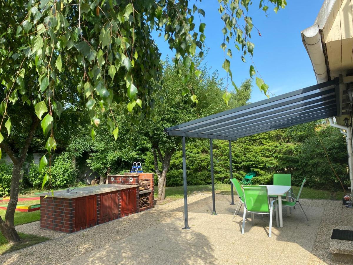 Domek Z Ogrodem Rowy  Exterior foto
